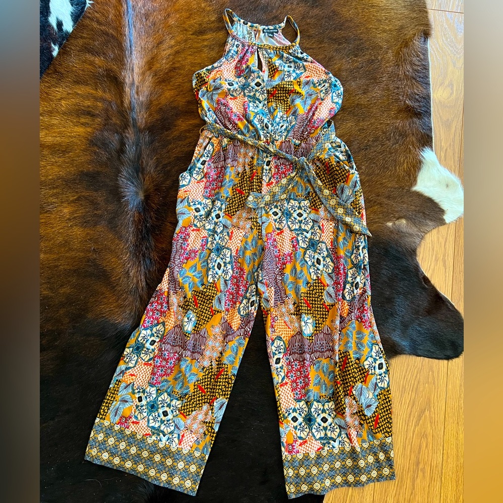 Very cute crop jumpsuit!  Sz L
